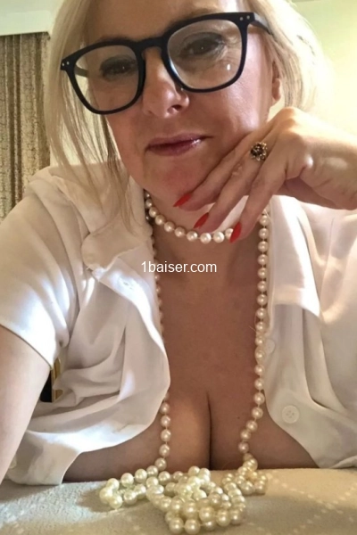 Femme mature disponible