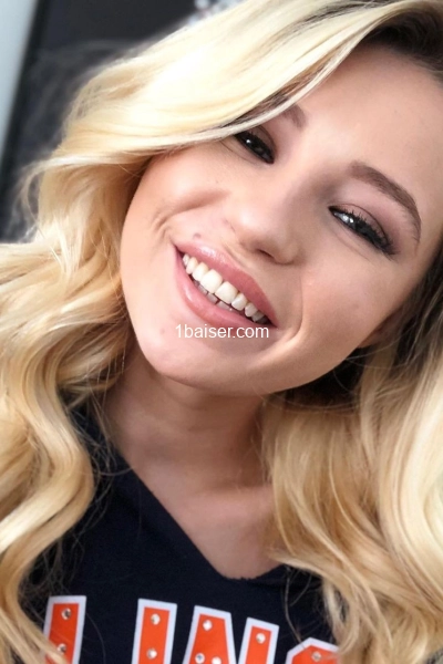 Disponible — Escort Lyon (1)
