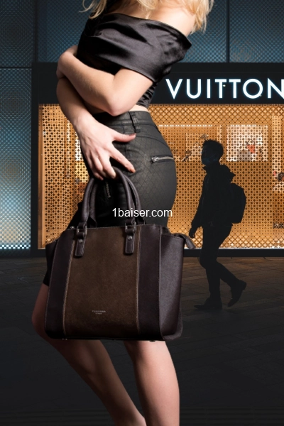 Intriguant, naturelle, mystérieuse.