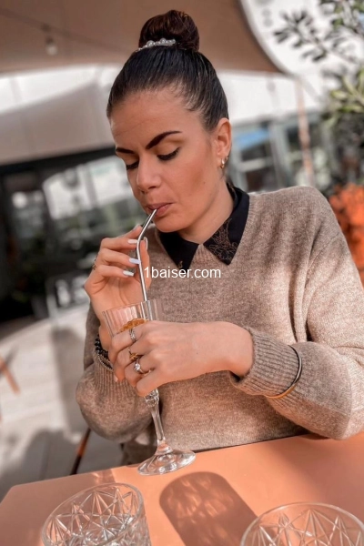 Maevama escote  — Escort Paris (1)