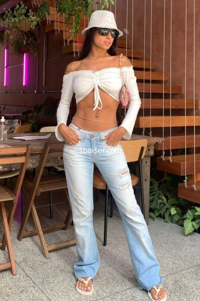 JEUNE MODEL DU PLAISIR