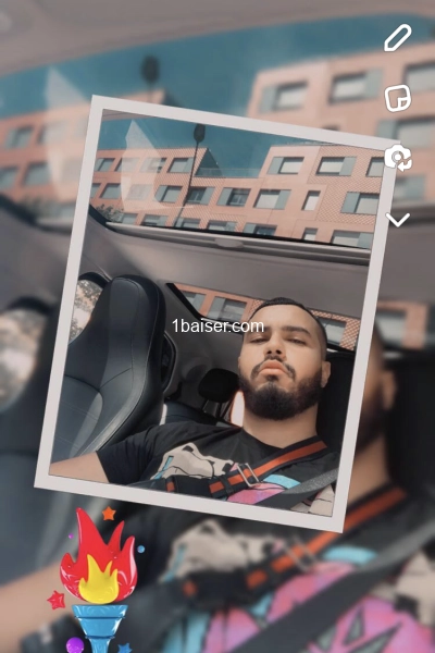 Escort à Paris : Beau brun, Homme (2/3)