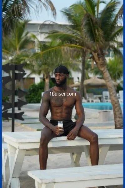 Escort in Saint Nazaire : Manuel, Male (2/3)