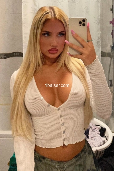 Disponible  — Escort Pyrenees Atlantiques (1)