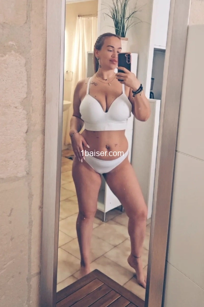 Sonyaa — Escort in Valence, Female (1/22)