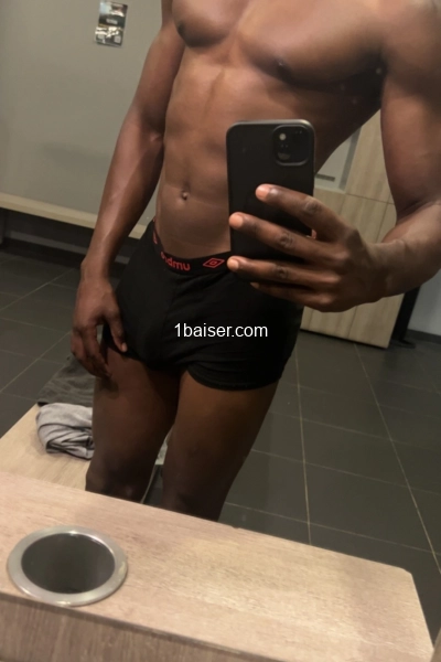 Papis  — Escort Reims (1)