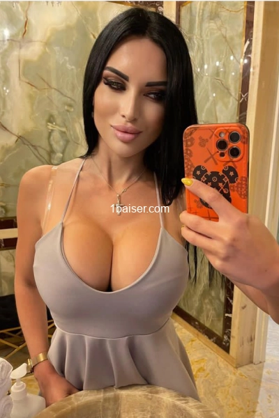 Carole girls  — Escort Gard (1)
