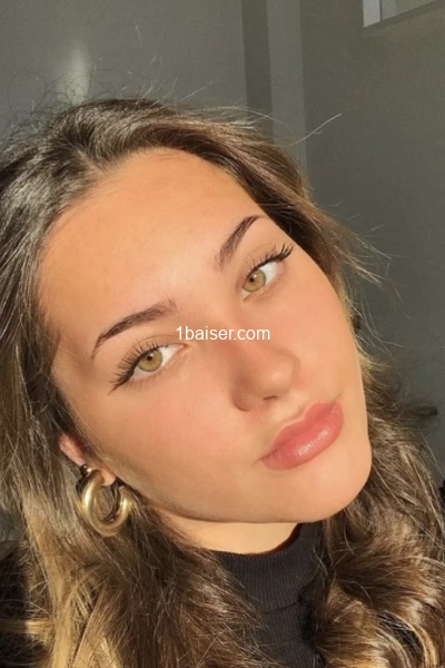 Jeune étudiante Parisienne  — Escort Tours (1)